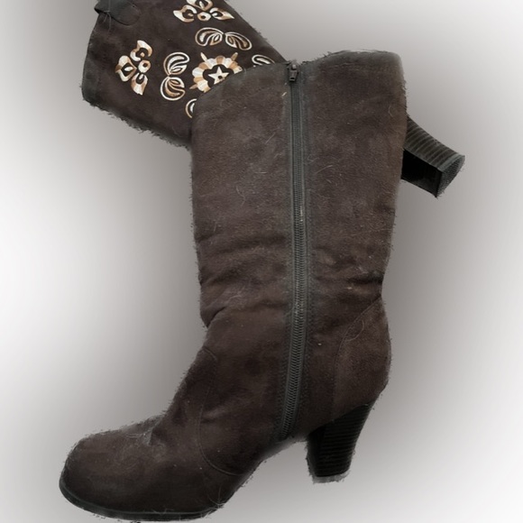 Vintage Ellemeno size 8 brown suede dress boots. Early 1990’s. Embroidered. EUC. - Picture 3 of 16